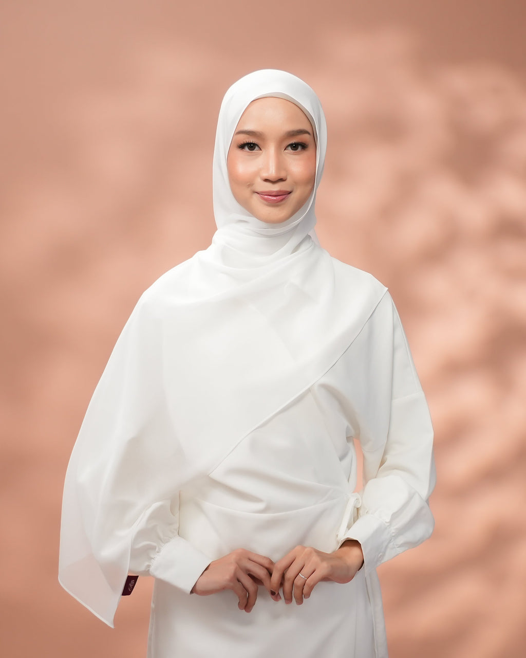 Aura in Off White