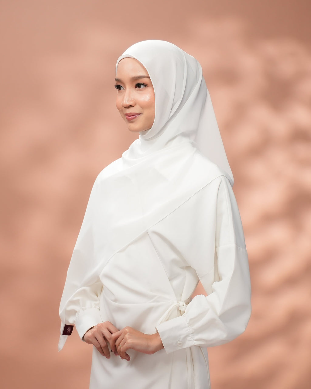 Aura in Off White