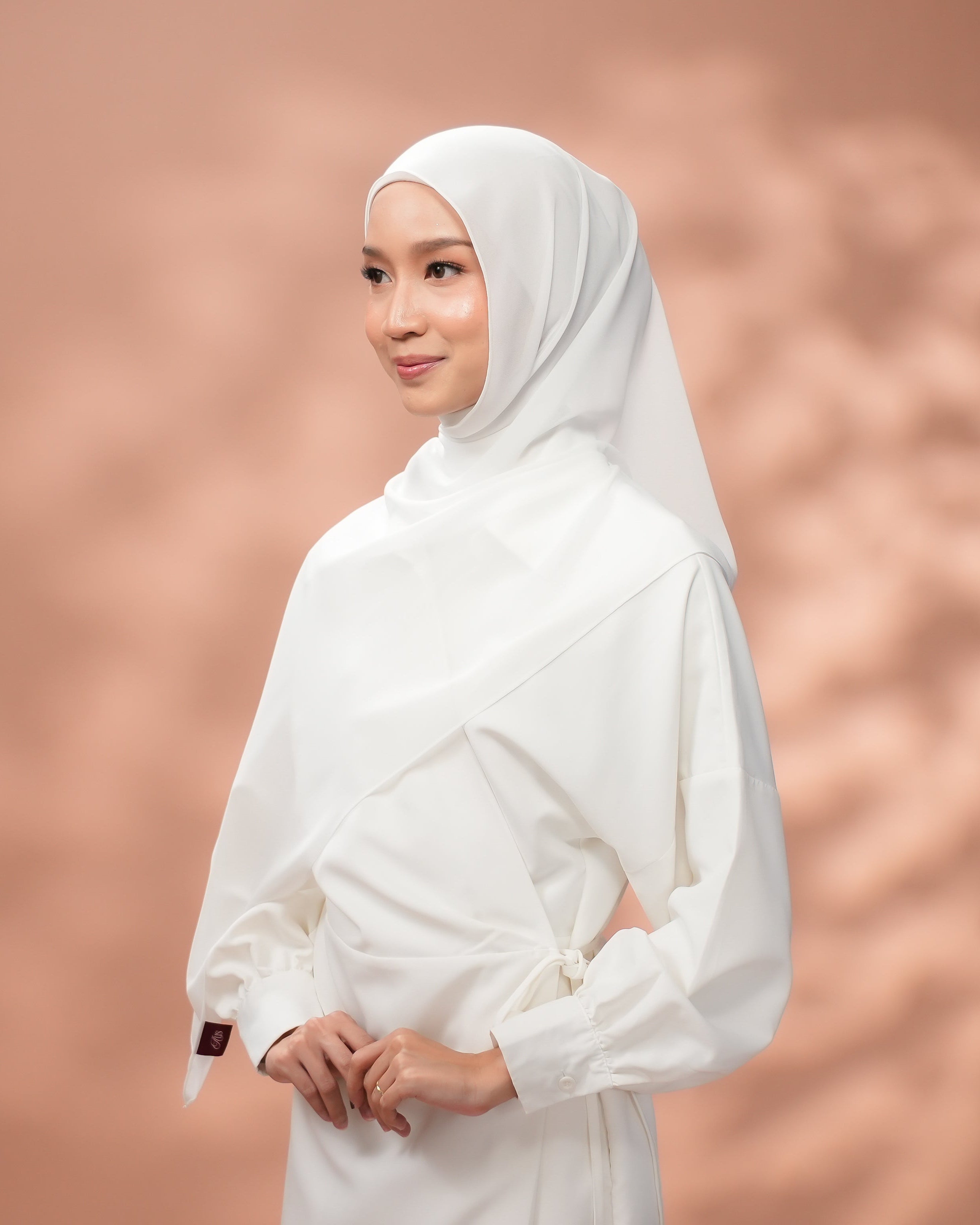 Aura in Off White