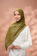 Aura in Olive