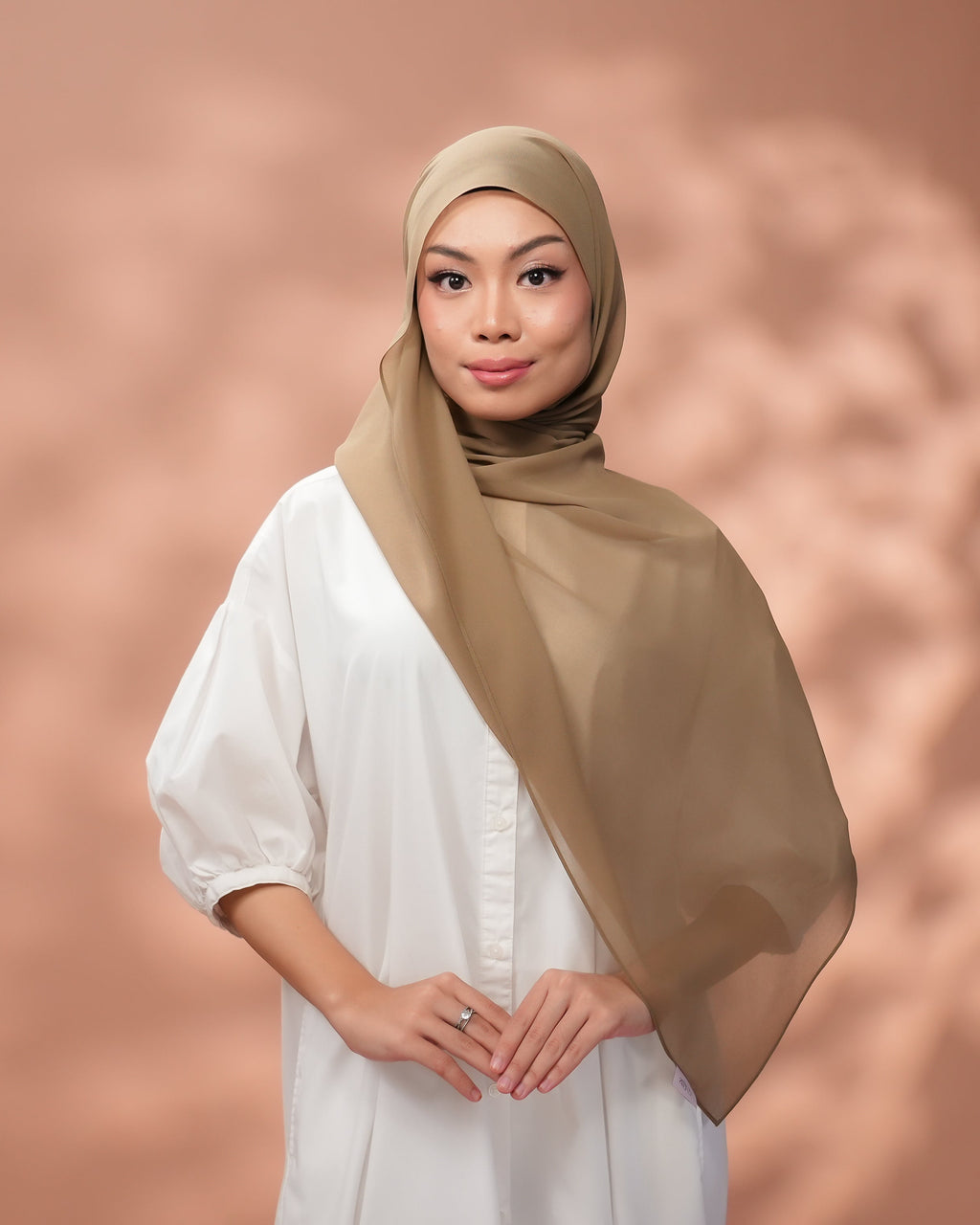Aura in Taupe